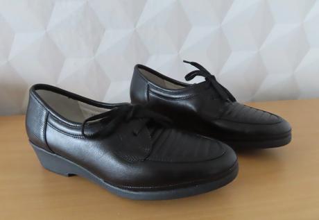 Dámske celokožené poltopánky veľ. 39, 39