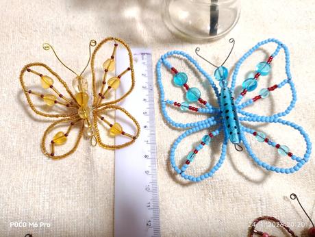 Korálikové aj látkové motýliky na štipcoch, 