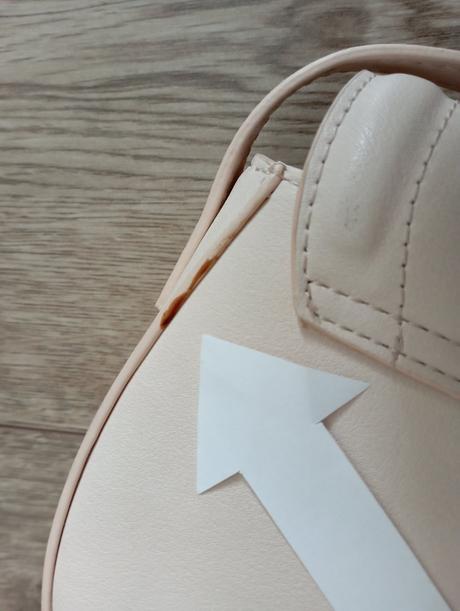 Pekná púdrová kabelka,