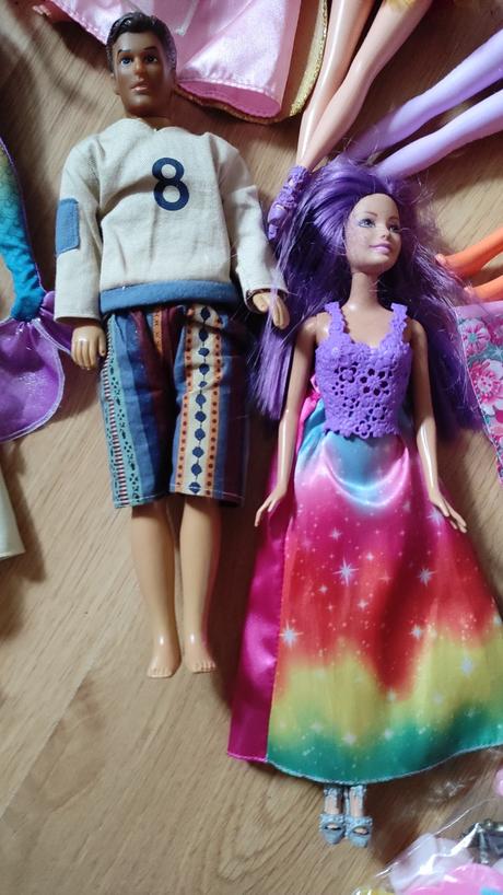 Barbie nábytok + bábiky barbie, 