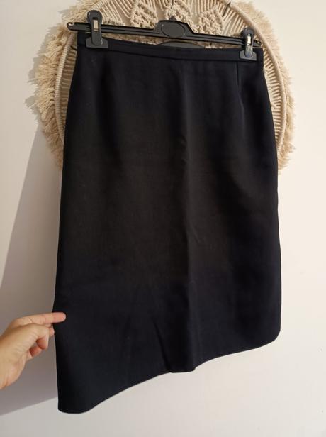 Čierna sukňa s vysokým pásom, l