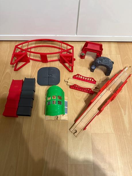 Drevené koľajnice s príslušenstvom., 