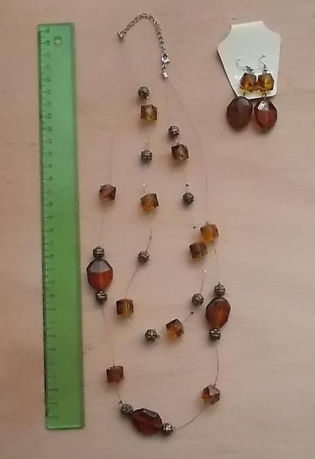 Náhrdelník a náušnice,