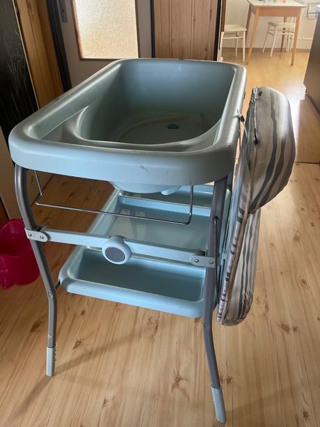 Prebaľovací pult s vaničkou 2v1 (cam), 