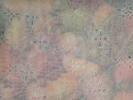 Malá vyšívaná záclonka, 