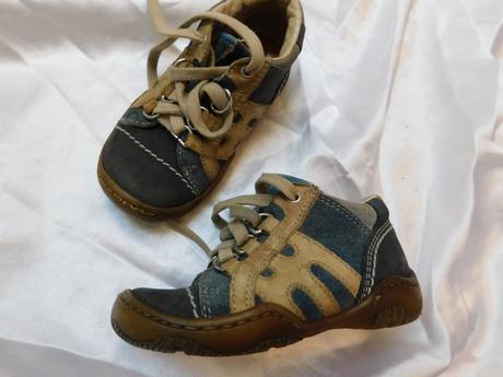 Kvalitne kožene topanky,na boku zips, 22