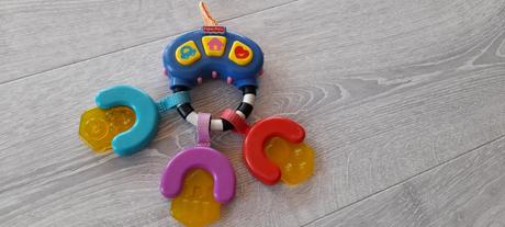 Mix hračiek na postielku alebo do kočíka,