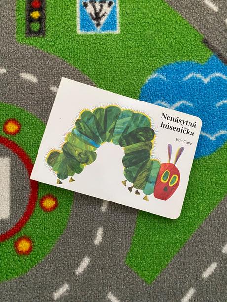 Kniha nenásytná húsenička, 