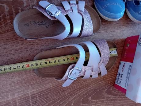 Šľapky a sandale, 28