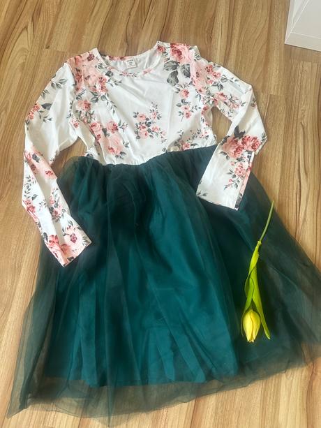 Kvetinové šaty, 122 - 152