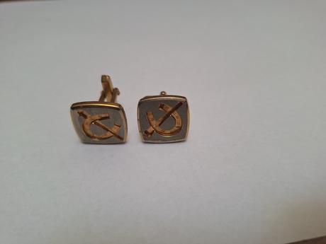 Manžetové gombíky, 