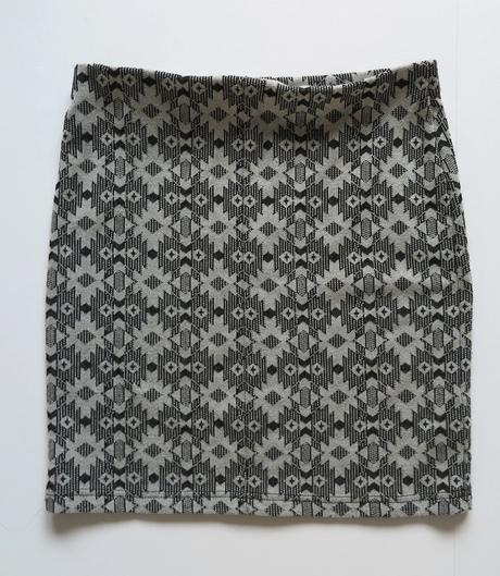 Elegantná čierna peplum sukňa puzdrový strih + bon, bershka,s