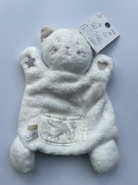 Roztomilá maňuška mačičky, 