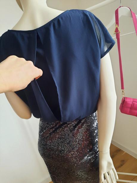 Šaty koktejlky s flitrami, s