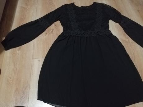 Čierne šaty, 38