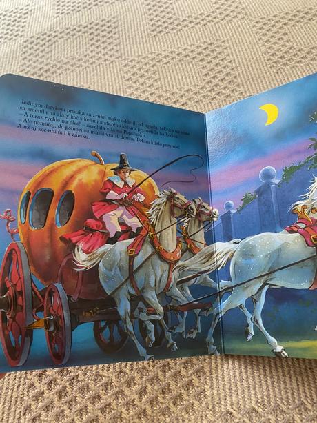 Krásne leporelo na dobrú noc popoluška,