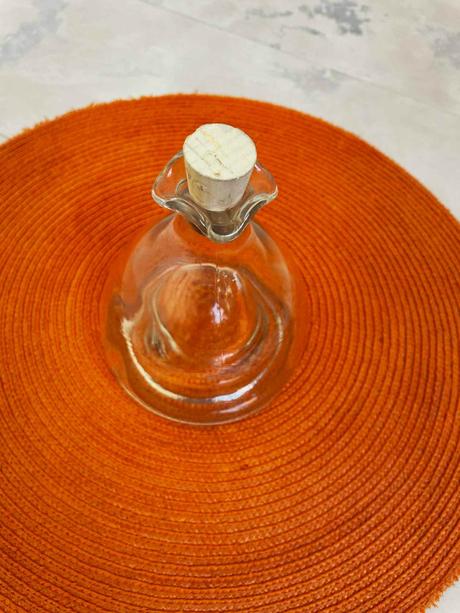 Stará sklenená karafa, 