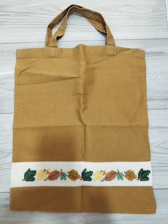 Rucne sita a vysivana starsia pevna taska, 