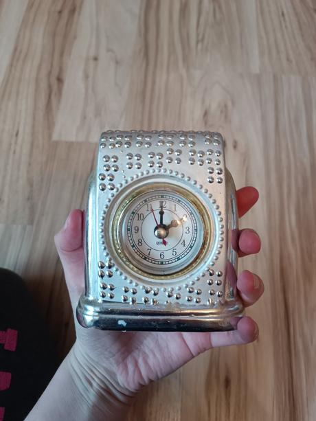 Retro dekoratívne quartzové stolové hodiny,