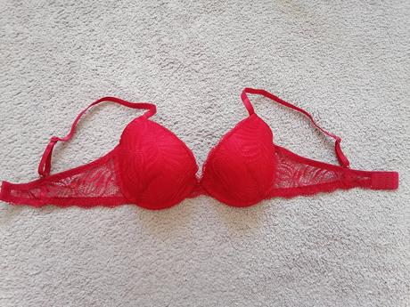 Červená podprsenka, 75c