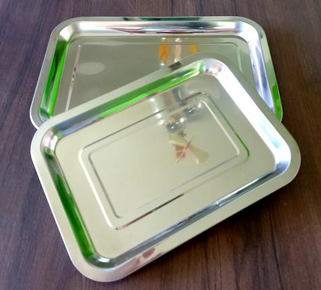 2x veľký nerezový podnos , aj sevírovacia tácka,