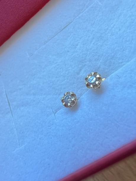 Diamantové náušnice,