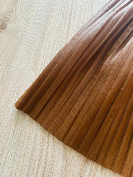 Krásna koženková plisovaná sukňa green apple, 