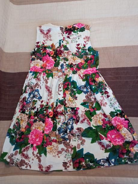 Kvetované šaty, 140