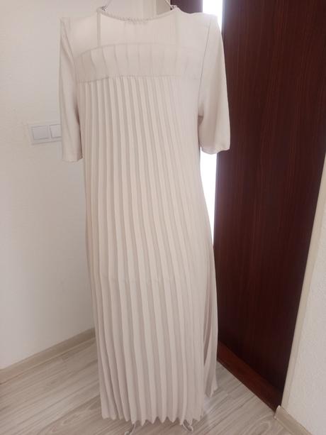 Plisovane šaty, 