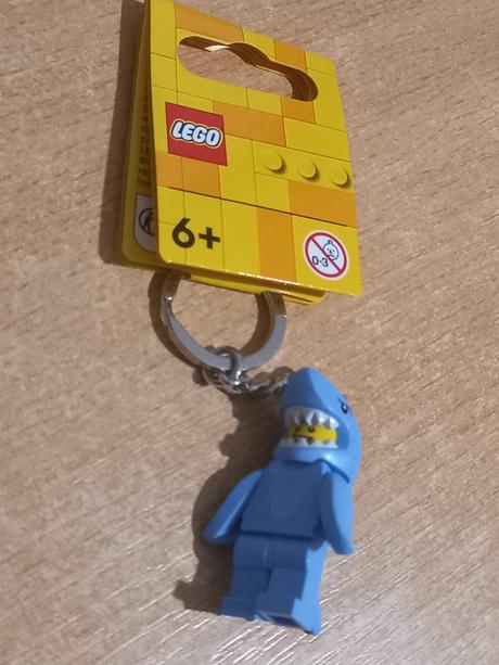 Lego žralok kľúčenka,