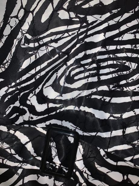 Čierna sukňa so zvieracím vzorom, m