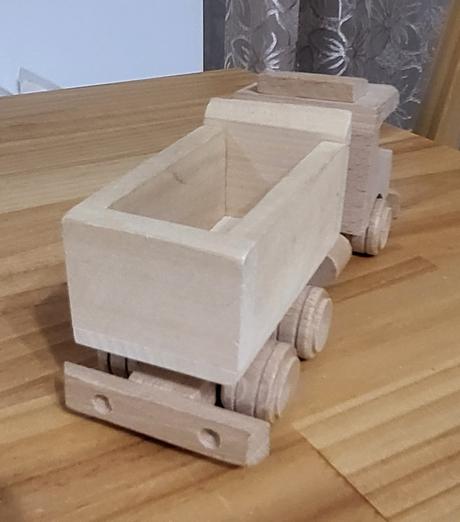 Drevené nákladné auto, 