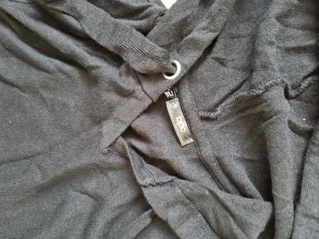 Tenšie čierne pletené šaty s kapucňou m + 2 opasky, m