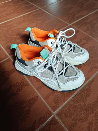 Tenisky 32, reserved,32