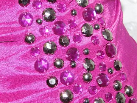 Velmi pekne stretch mini saty na slavnost, 36