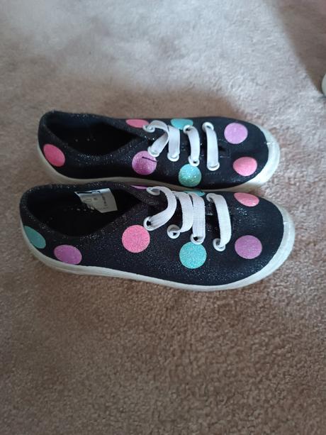 Dievčenské tenisky, 28