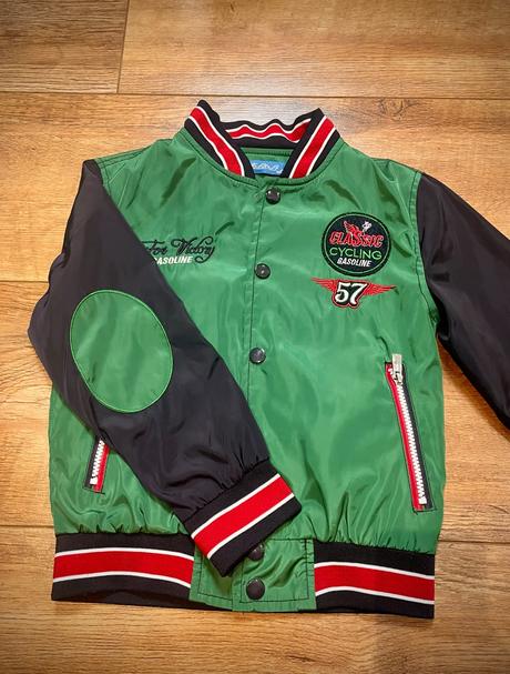 Lesklá zelená bundička, 122