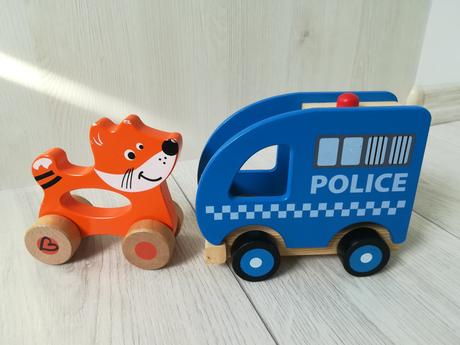 Drevené autíčko a líška, 