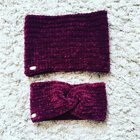 Hackovany set nakrčnik a čelenka, s