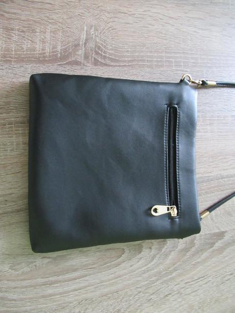 Čierno-biela crossbody kabelka, 