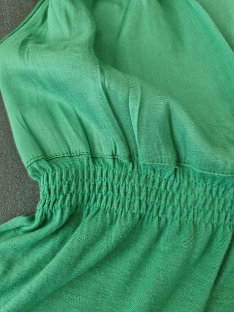 Zaujímavé letné šaty, s