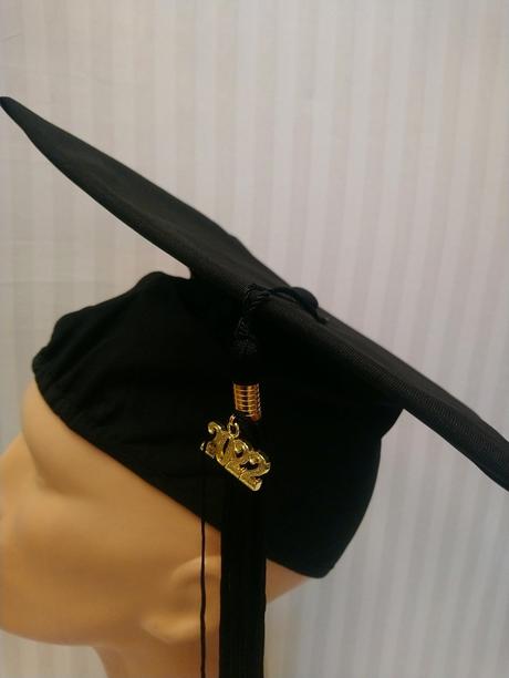 Študentská čierna promočná čiapka, graduation,