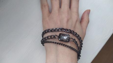 Náramok s kameňom,