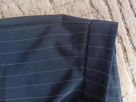 Nohavice spoločenské tmavo modré prúžkové, 46