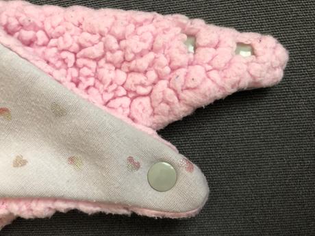 Nákrčník so srdiečkami,