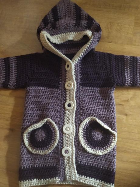 Krásny hačkovný svetrík pre malú parádnicu, 140