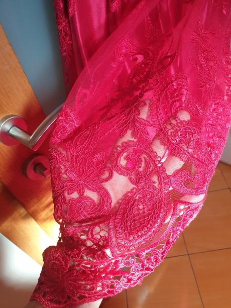 Slávnostné šaty, 40