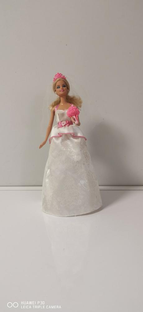 Barbie nevesta,