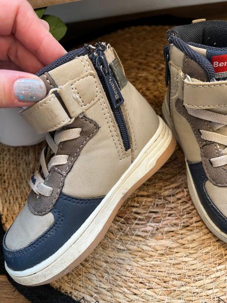 Kotnikove topánky, 23