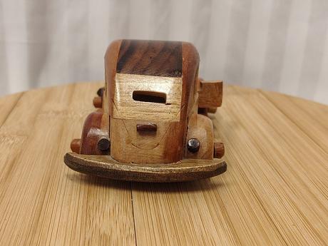 Umelecký vintage drevený model vw beetle 90. roky,